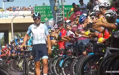 Aplausos, ovación y pasillo de honor: la emotiva despedida de Maxi Richeze del ciclismo