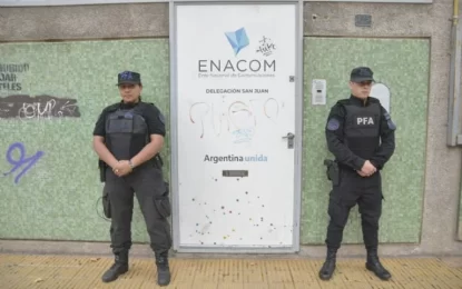 Cierre de ENACOM: custodian la oficina en San Juan y hay incertidumbre en empleados